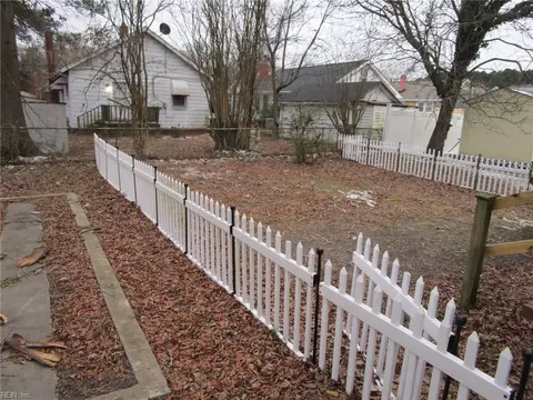 Exterior - 373 Schley Ave, Hampton, VA 23661 photo 2 of 3