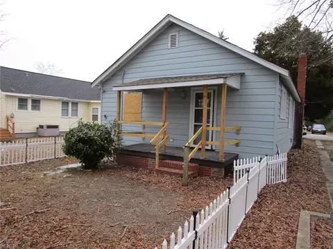 Exterior - 373 Schley Ave, Hampton, VA 23661 photo 3 of 3