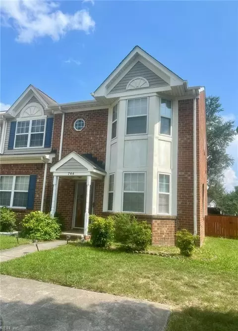 744 Hunters Quay Quay Quay, Chesapeake, VA 23320
