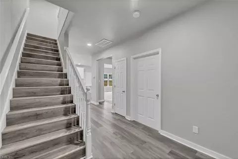 Entry Way - 17 Kempton St, Hampton, VA 23669 photo 2 of 9