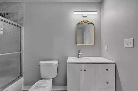 Bath - 17 Kempton St, Hampton, VA 23669 photo 3 of 3
