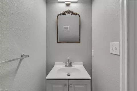 Bath - 17 Kempton St, Hampton, VA 23669 photo 1 of 3