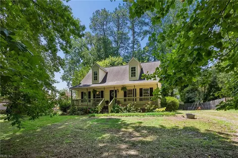 Exterior - 7322 Edgehill St, Gloucester, VA 23061 photo 2 of 10