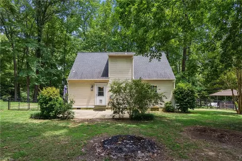 Exterior - 7322 Edgehill St, Gloucester, VA 23061 photo 7 of 10