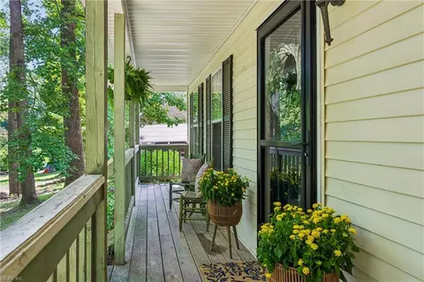 Exterior - 7322 Edgehill St, Gloucester, VA 23061 photo 4 of 10