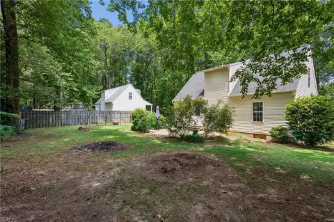Exterior - 7322 Edgehill St, Gloucester, VA 23061 photo 8 of 10