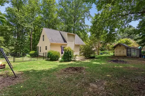 Exterior - 7322 Edgehill St, Gloucester, VA 23061 photo 6 of 10