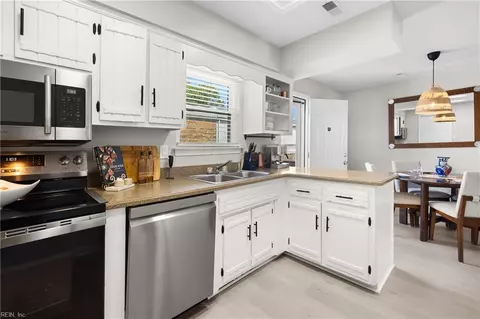 4754 Hollis Rd, Virginia Beach, VA 23455