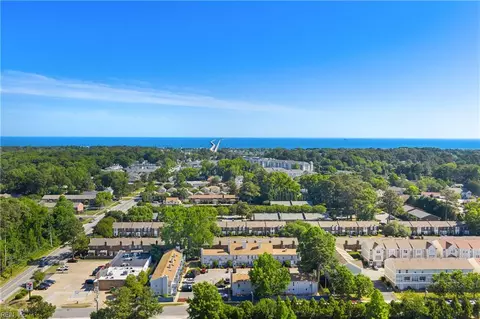 4754 Hollis Rd, Virginia Beach, VA 23455