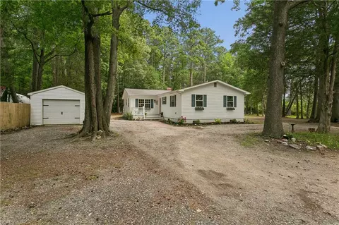 Exterior - 707 Beach Rd, Hampton, VA 23664 photo 2 of 8