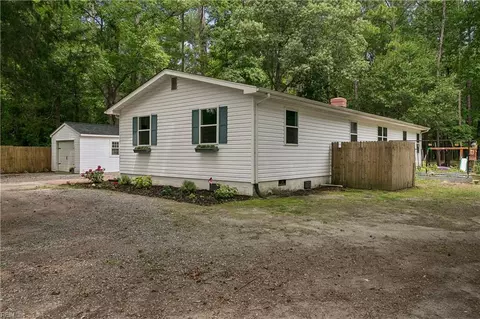 Exterior - 707 Beach Rd, Hampton, VA 23664 photo 6 of 8