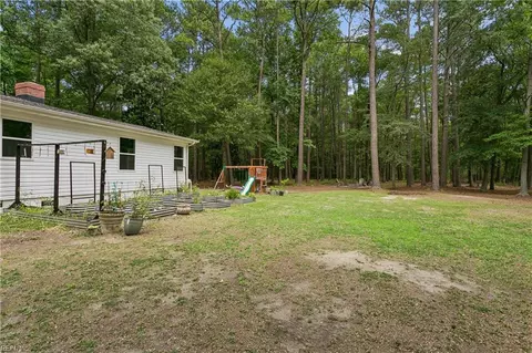Exterior - 707 Beach Rd, Hampton, VA 23664 photo 7 of 8