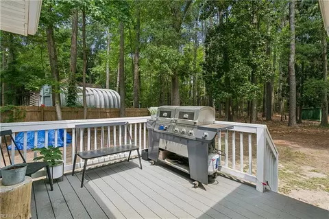 Exterior - 707 Beach Rd, Hampton, VA 23664 photo 5 of 8