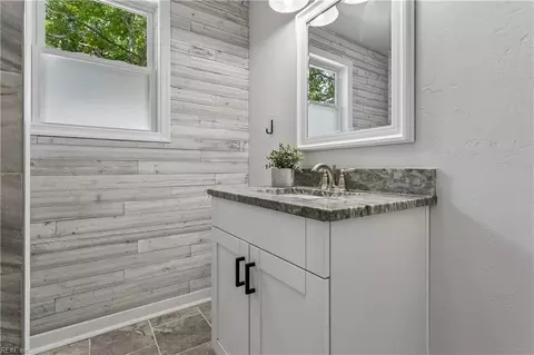 Bath - 707 Beach Rd, Hampton, VA 23664 photo 3 of 4