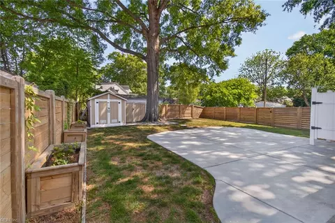 336 E Randall Ave, Norfolk, VA 23503 photo 3
