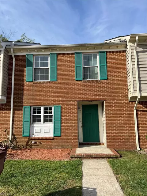 824 Huntly Dr, Chesapeake, VA 23320