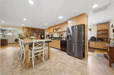 Kitchen - 103 Ashley Rd, Chesapeake, VA 23322 photo 4 of 6