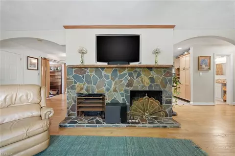 Living - 103 Ashley Rd, Chesapeake, VA 23322 photo 1 of 1