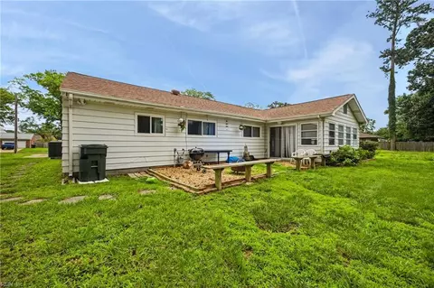 Exterior - 611 Charlton Dr, Hampton, VA 23666 photo 9 of 12