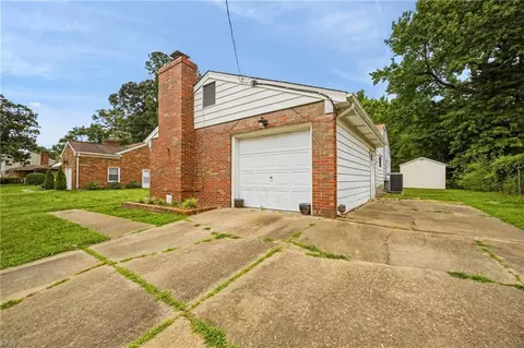 Exterior - 611 Charlton Dr, Hampton, VA 23666 photo 5 of 12