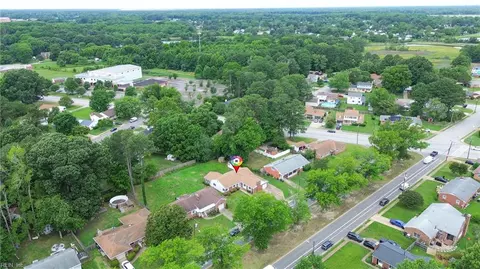 View/Area - 611 Charlton Dr, Hampton, VA 23666 photo 1 of 7