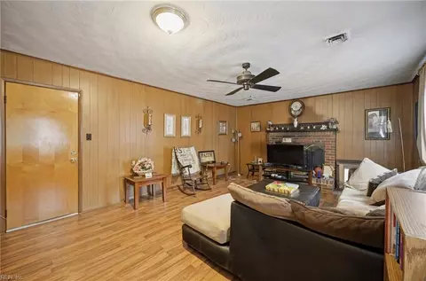 Living - 611 Charlton Dr, Hampton, VA 23666 photo 1 of 2