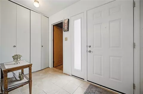 Entry Way - 611 Charlton Dr, Hampton, VA 23666 photo 2 of 3