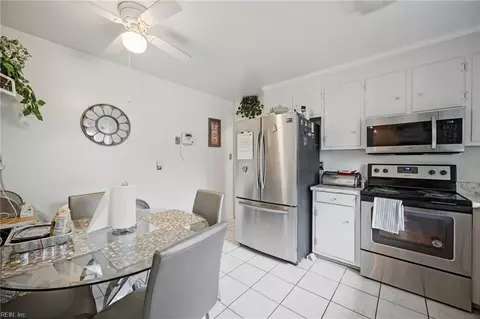 Kitchen - 611 Charlton Dr, Hampton, VA 23666 photo 2 of 3