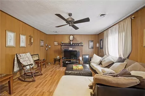 Living - 611 Charlton Dr, Hampton, VA 23666 photo 2 of 2