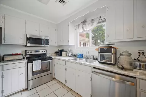 Kitchen - 611 Charlton Dr, Hampton, VA 23666 photo 3 of 3