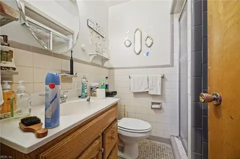 Bath - 611 Charlton Dr, Hampton, VA 23666 photo 2 of 2