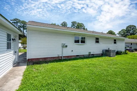 Exterior - 3036 Bomar Dr, Chesapeake, VA 23321 photo 4 of 7