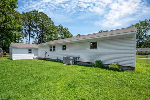 Exterior - 3036 Bomar Dr, Chesapeake, VA 23321 photo 5 of 7