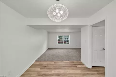 Living - 60 Tupelo Cir, Hampton, VA 23666 photo 8 of 8