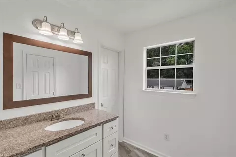 Bath - 60 Tupelo Cir, Hampton, VA 23666 photo 2 of 4