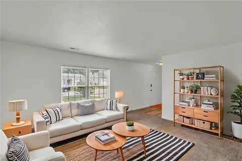 Living - 60 Tupelo Cir, Hampton, VA 23666 photo 4 of 8