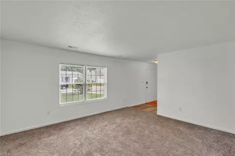 Living - 60 Tupelo Cir, Hampton, VA 23666 photo 5 of 8