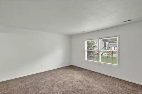 Living - 60 Tupelo Cir, Hampton, VA 23666 photo 6 of 8
