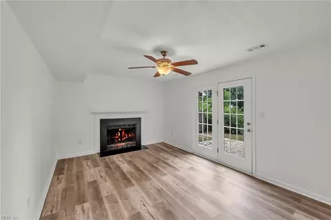 Living - 60 Tupelo Cir, Hampton, VA 23666 photo 1 of 8