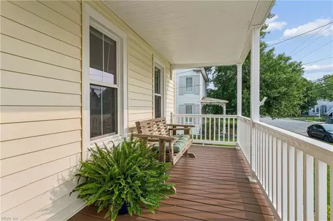 Exterior - 213 Beach Rd, Hampton, VA 23664 photo 2 of 5