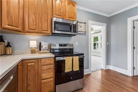 Kitchen - 213 Beach Rd, Hampton, VA 23664 photo 4 of 5