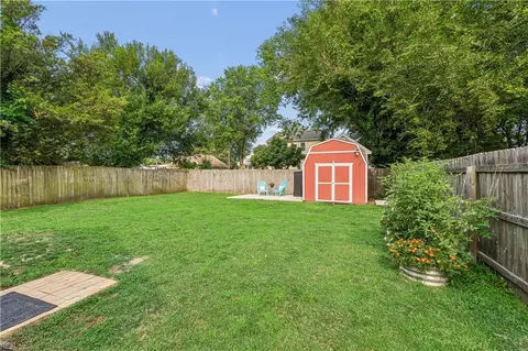 Exterior - 213 Beach Rd, Hampton, VA 23664 photo 5 of 5