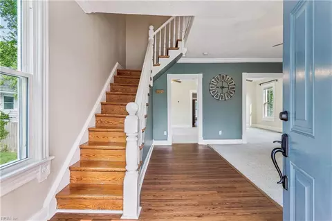 Entry Way - 213 Beach Rd, Hampton, VA 23664 photo 1 of 1