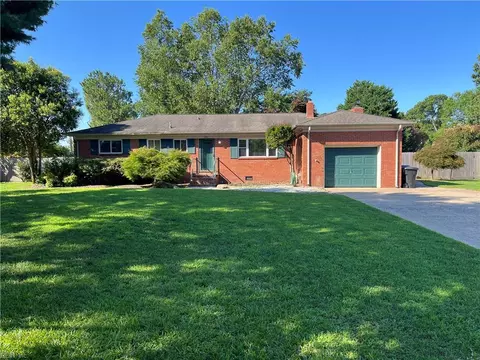2301 Inlynnview Rd, Virginia Beach, VA 23454