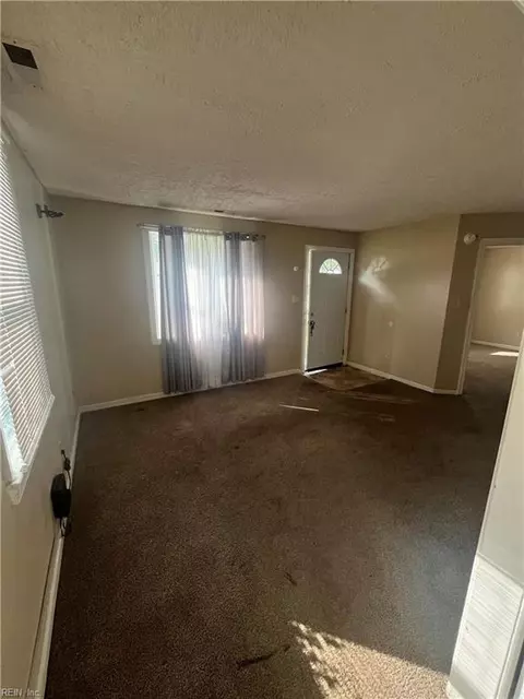 2814 Rosalee Dr, Hampton, VA 23661 photo 2