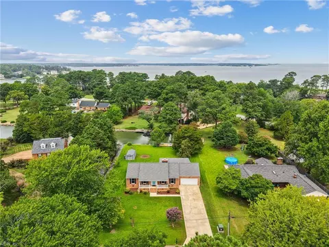 6 Twin Creek Rd, Poquoson, VA 23662