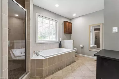 Bath - 3309 Mapleton Cres, Chesapeake, VA 23321 photo 3 of 6