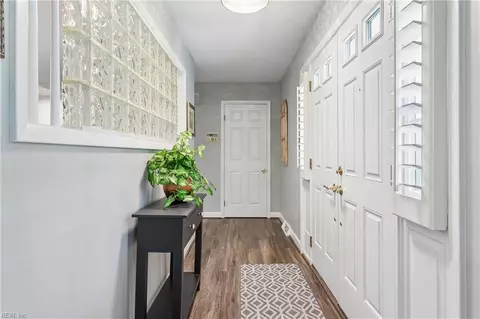 Entry Way - 3309 Mapleton Cres, Chesapeake, VA 23321 photo 2 of 4