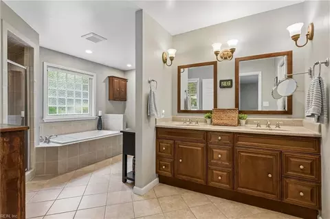 Bath - 3309 Mapleton Cres, Chesapeake, VA 23321 photo 2 of 6