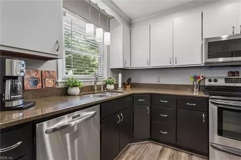 Kitchen - 3309 Mapleton Cres, Chesapeake, VA 23321 photo 4 of 4